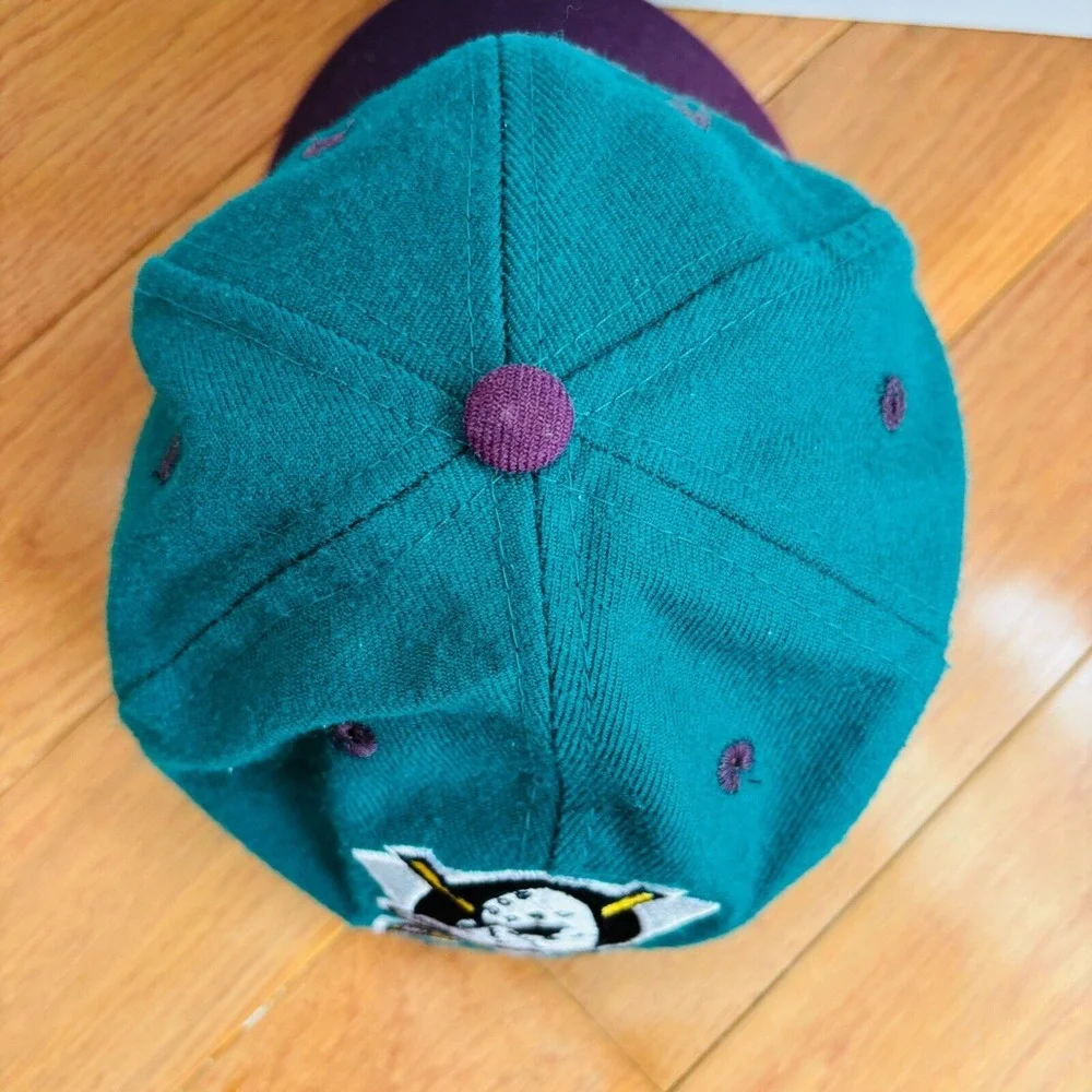 VTG The Game 90's ANAHEIM MIGHTY DUCKS Kids‎ 6 5/8 Fitted Hat NHL Spell Out Logo